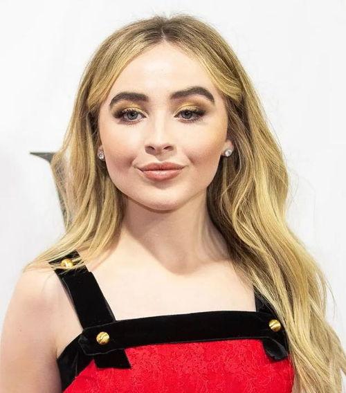 塞布丽娜·卡彭特：无厘头圣诞,打造无厘头圣诞狂欢盛宴